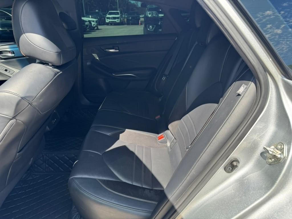 Toyota Avalon Vehicle Full-screen Gallery Image 18