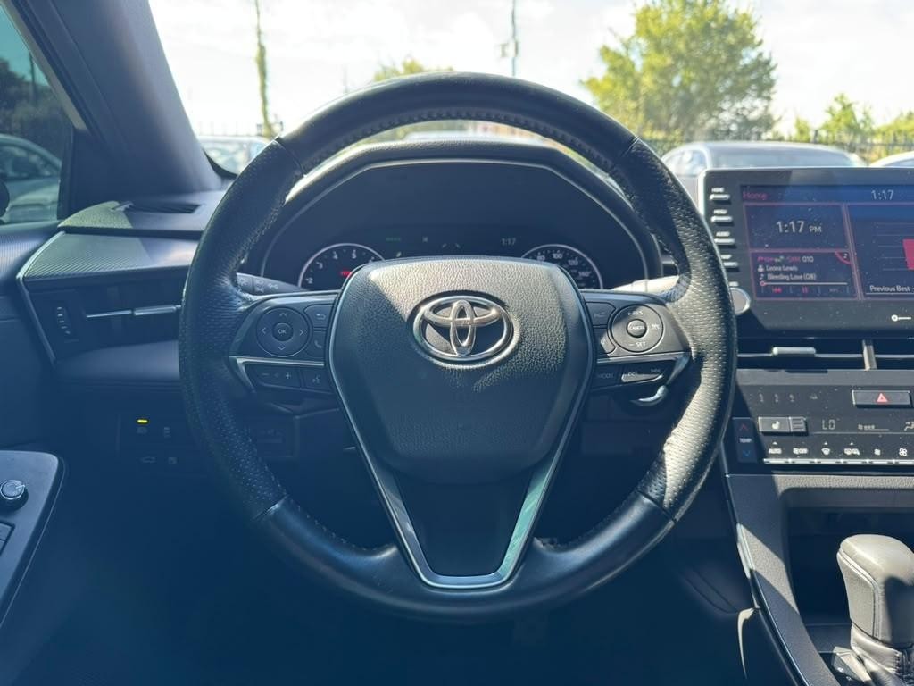 Toyota Avalon Vehicle Full-screen Gallery Image 20