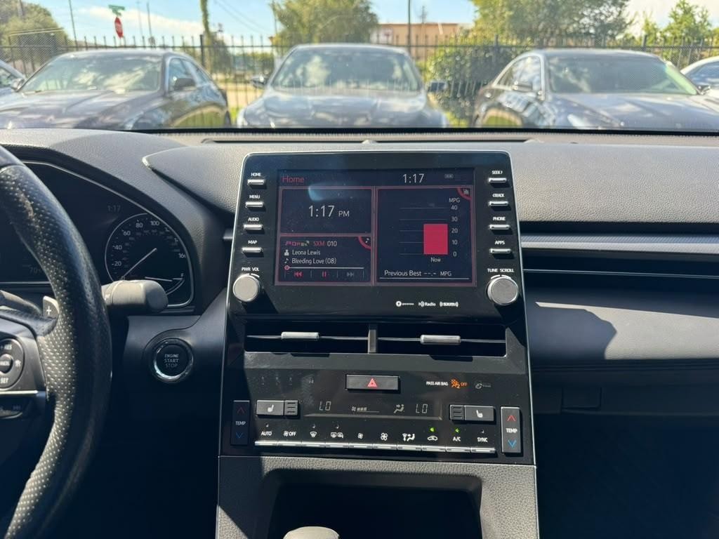 Toyota Avalon Vehicle Full-screen Gallery Image 22