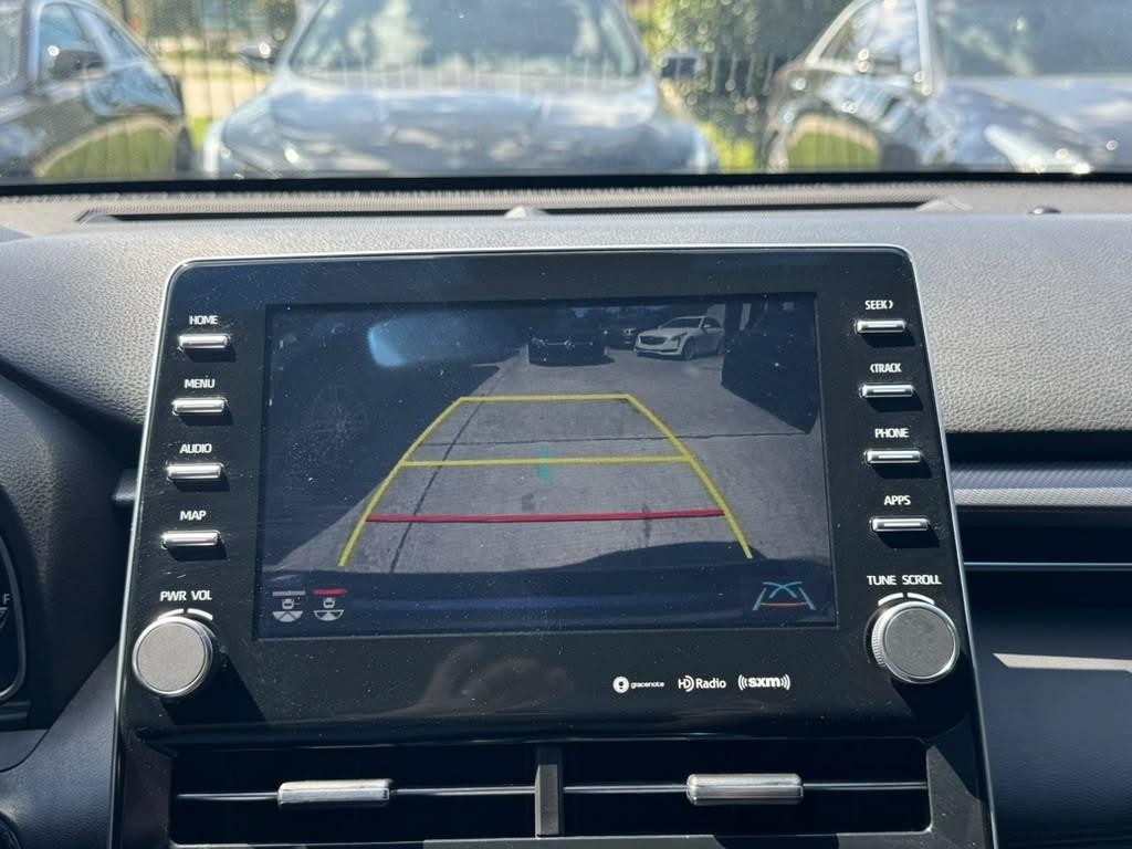 Toyota Avalon Vehicle Full-screen Gallery Image 23