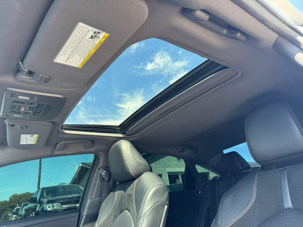 Toyota Avalon Vehicle Full-screen Gallery Image 26