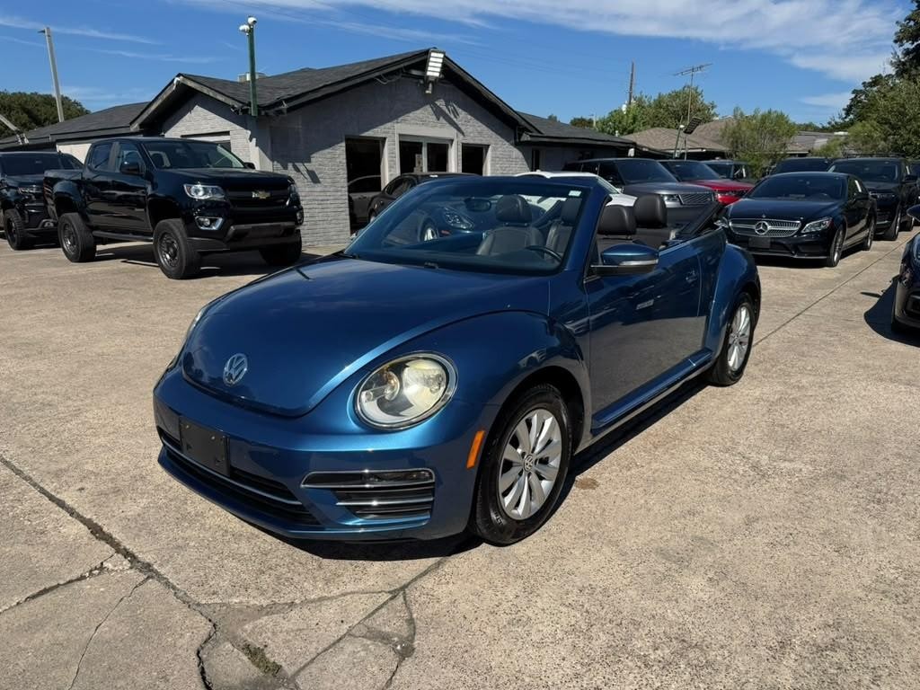 Volkswagen Beetle Convertible Vehicle Full-screen Gallery Image 02