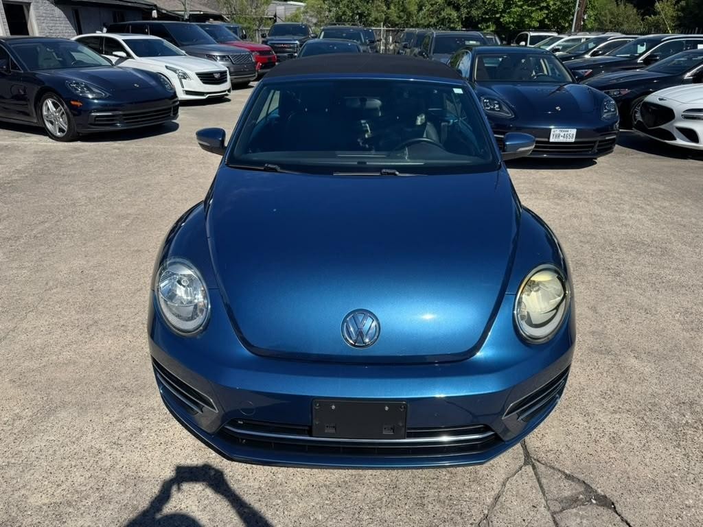 Volkswagen Beetle Convertible Vehicle Full-screen Gallery Image 04