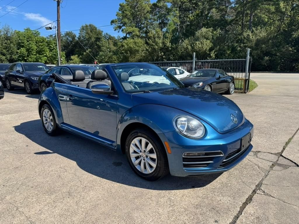 Volkswagen Beetle Convertible Vehicle Full-screen Gallery Image 07