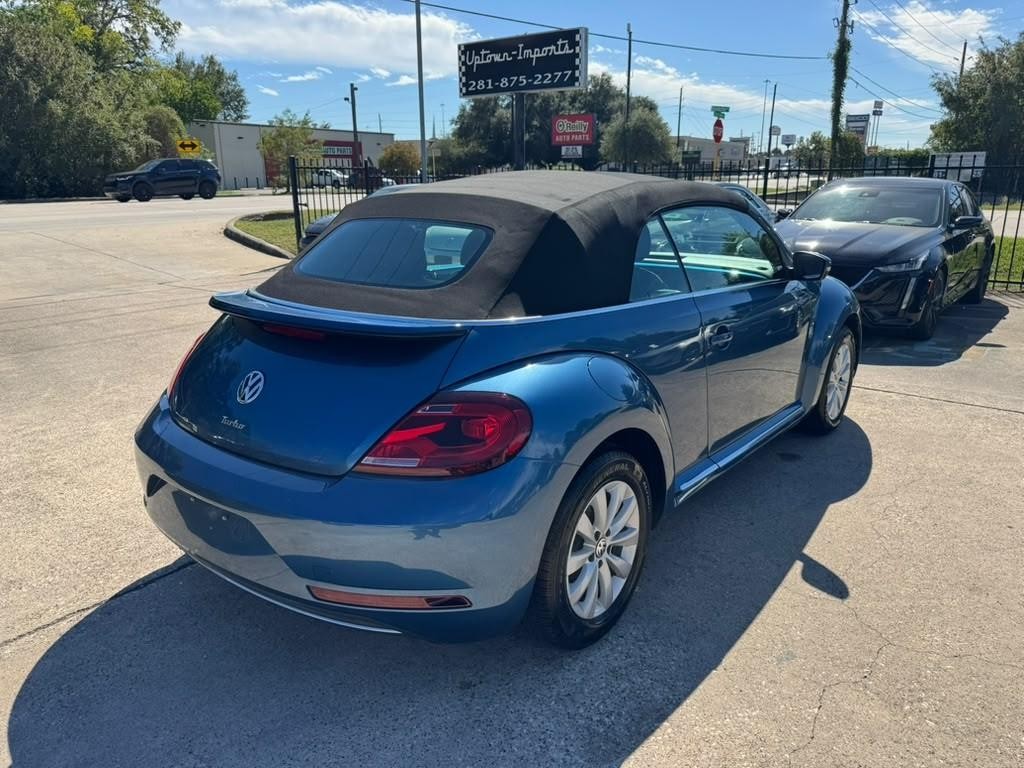 Volkswagen Beetle Convertible Vehicle Full-screen Gallery Image 10