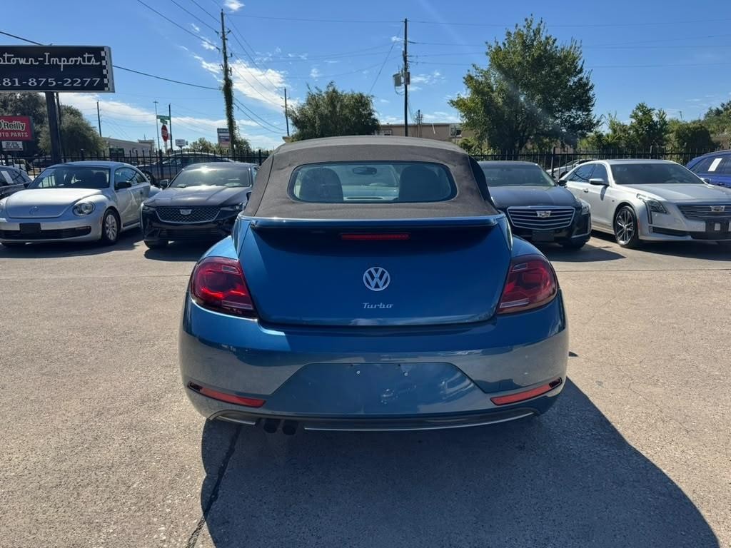 Volkswagen Beetle Convertible Vehicle Full-screen Gallery Image 12