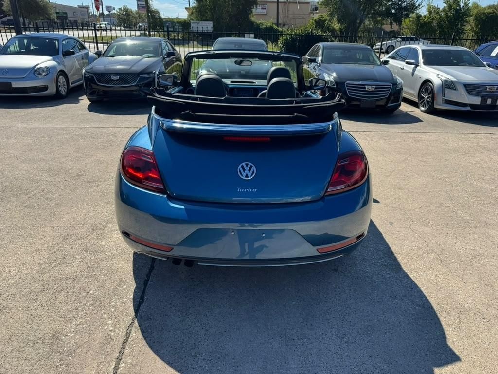 Volkswagen Beetle Convertible Vehicle Full-screen Gallery Image 13