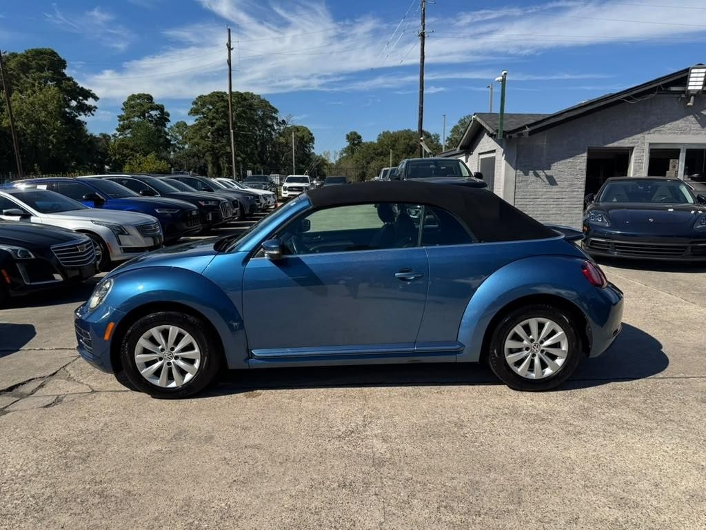 Volkswagen Beetle Convertible Vehicle Full-screen Gallery Image 16