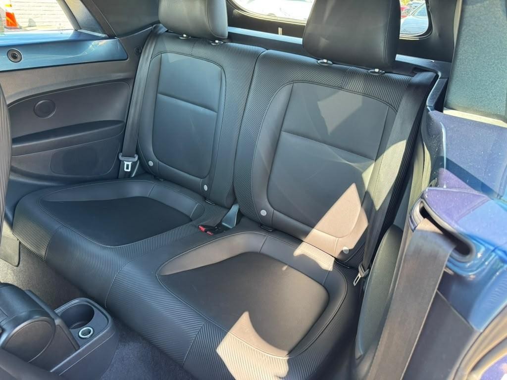 Volkswagen Beetle Convertible Vehicle Full-screen Gallery Image 25