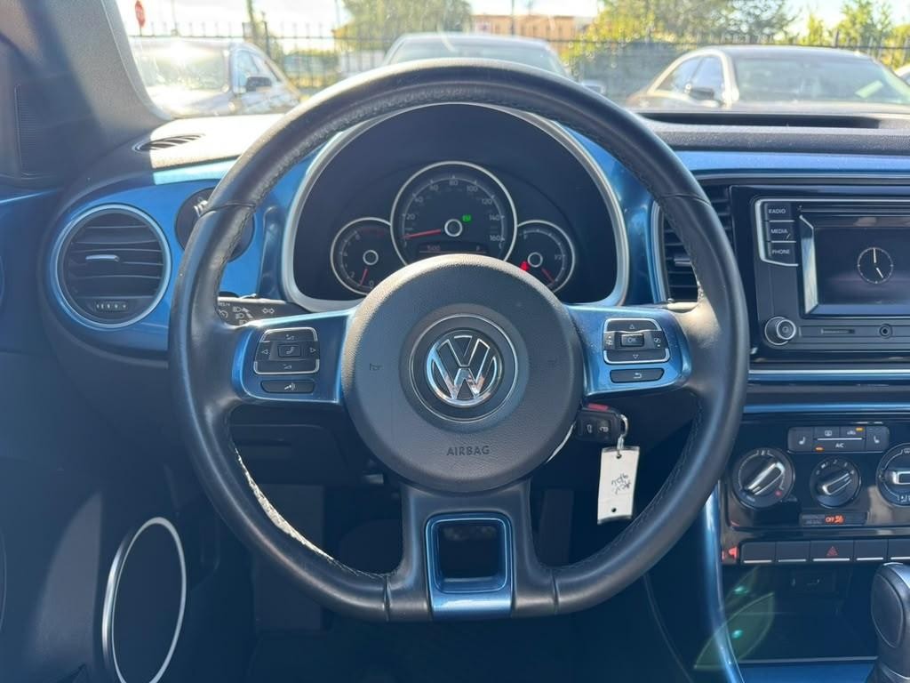 Volkswagen Beetle Convertible Vehicle Full-screen Gallery Image 26