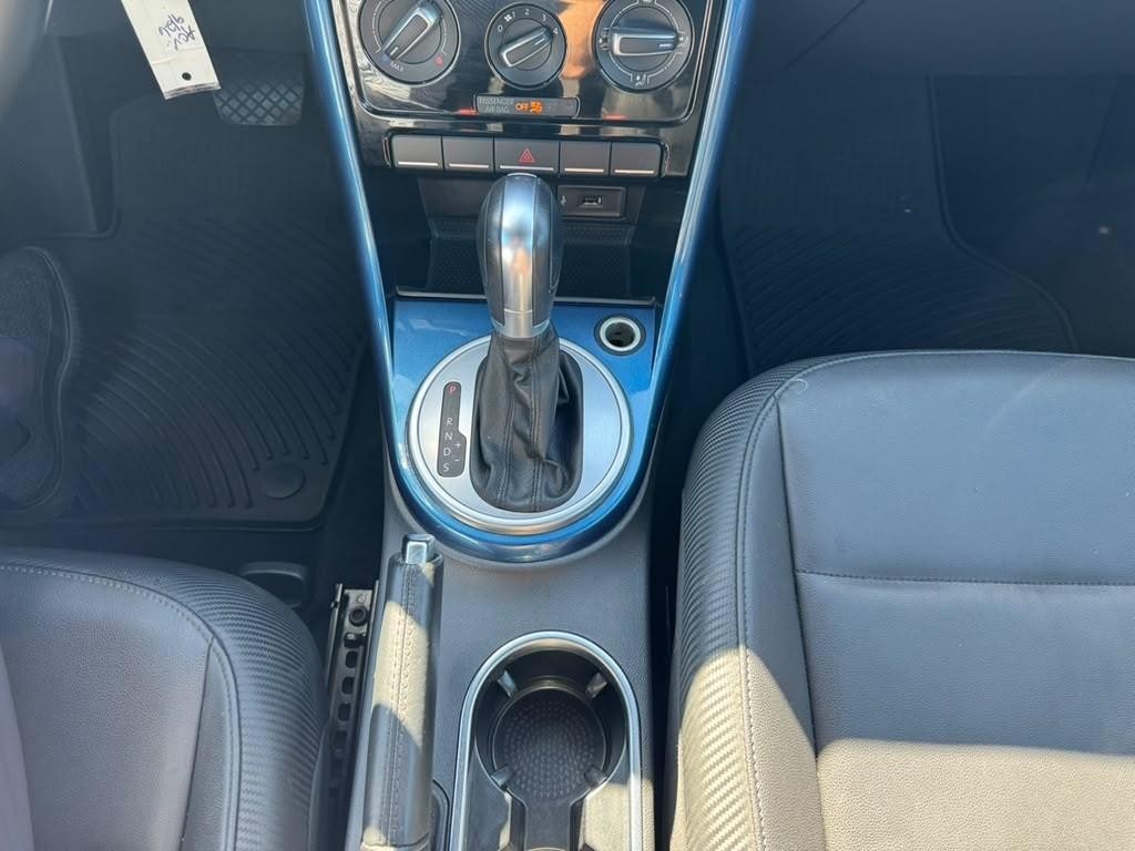 Volkswagen Beetle Convertible Vehicle Full-screen Gallery Image 30