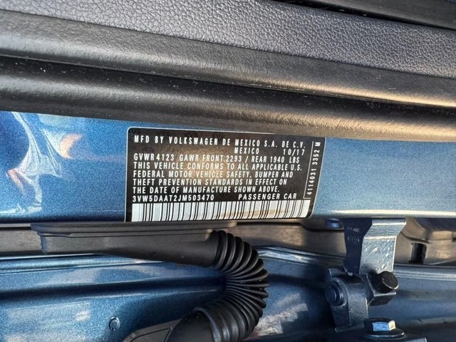 Volkswagen Beetle Convertible Vehicle Full-screen Gallery Image 34