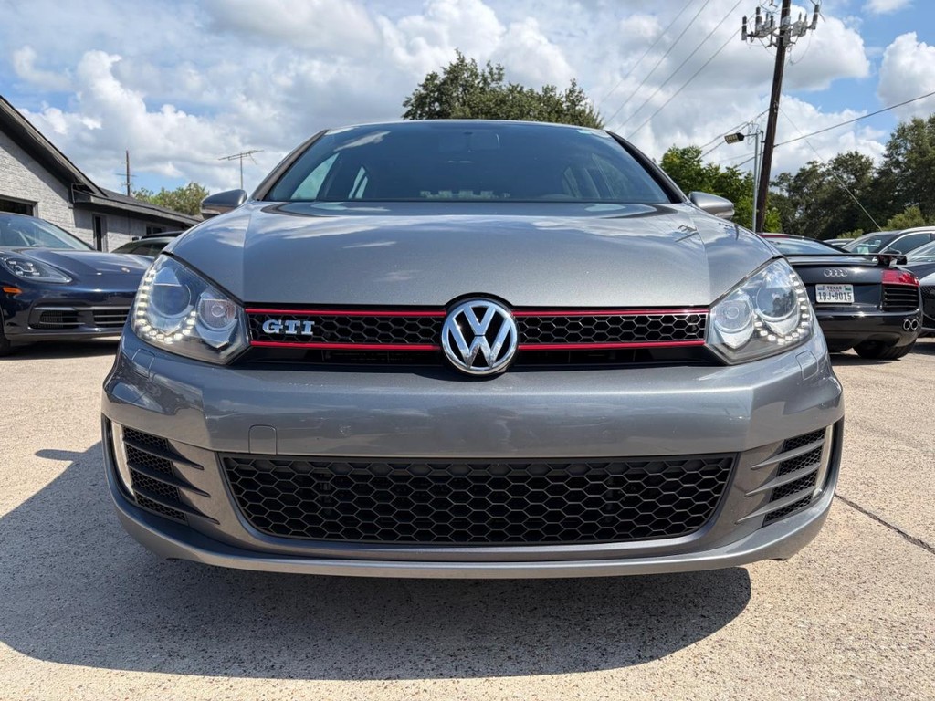 Volkswagen GTI Vehicle Full-screen Gallery Image 02