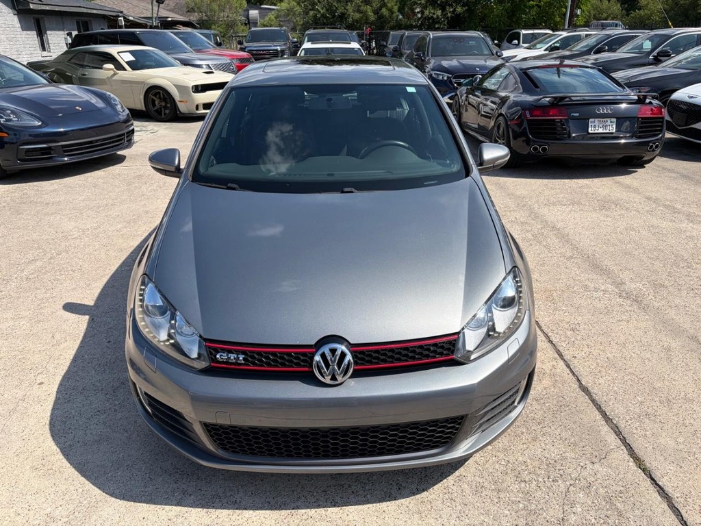 Volkswagen GTI Vehicle Full-screen Gallery Image 03
