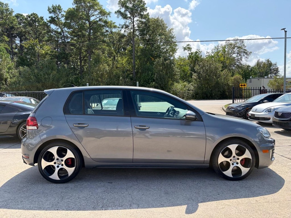 Volkswagen GTI Vehicle Full-screen Gallery Image 05