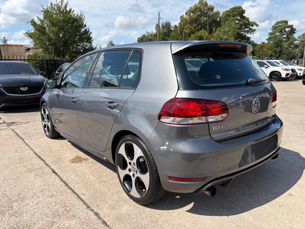 Volkswagen GTI Vehicle Full-screen Gallery Image 08