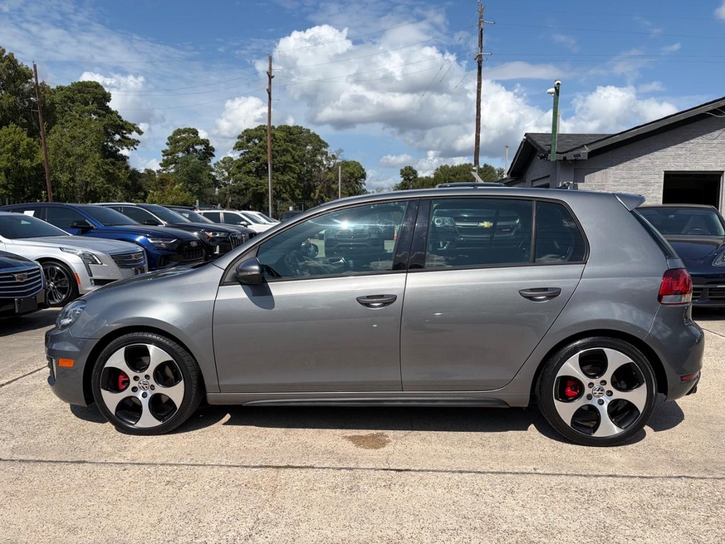 Volkswagen GTI Vehicle Full-screen Gallery Image 09