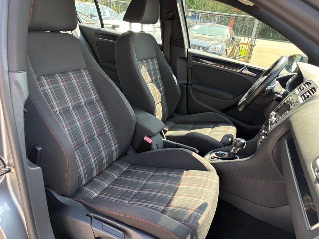 Volkswagen GTI Vehicle Full-screen Gallery Image 14
