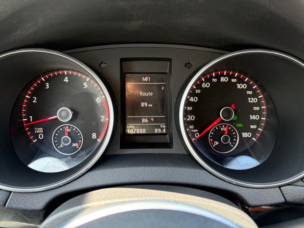 Volkswagen GTI Vehicle Full-screen Gallery Image 21