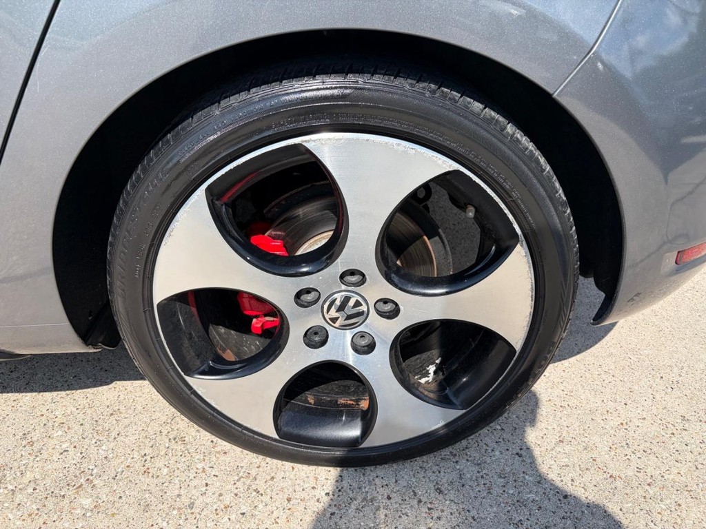 Volkswagen GTI Vehicle Full-screen Gallery Image 25