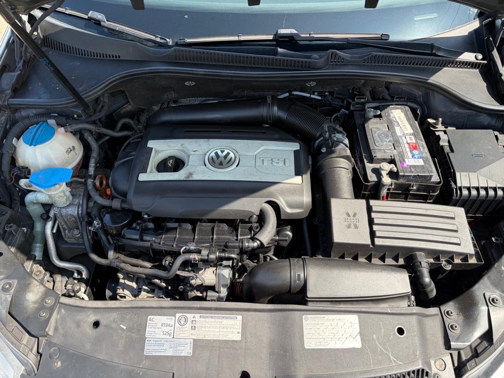 Volkswagen GTI Vehicle Full-screen Gallery Image 26