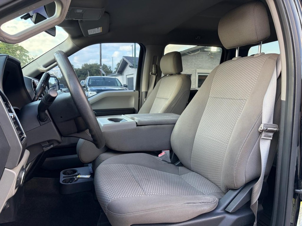 Ford F-150 Vehicle Full-screen Gallery Image 10