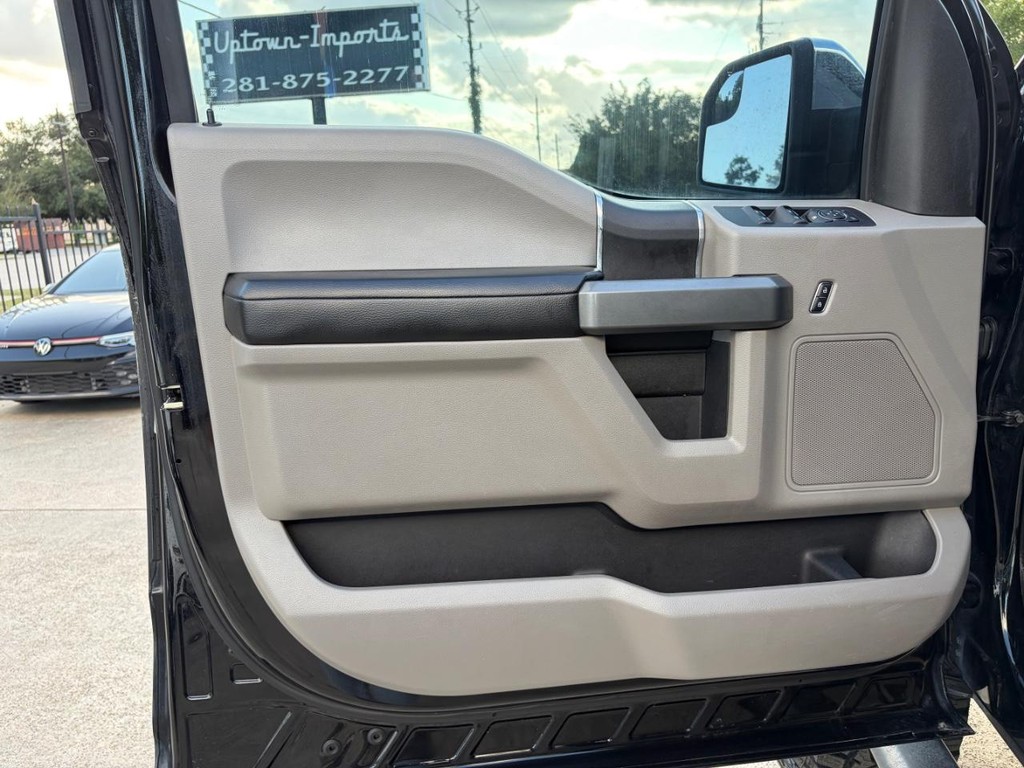 Ford F-150 Vehicle Full-screen Gallery Image 11