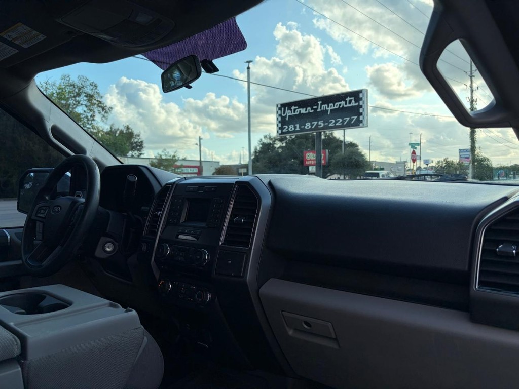 Ford F-150 Vehicle Full-screen Gallery Image 12