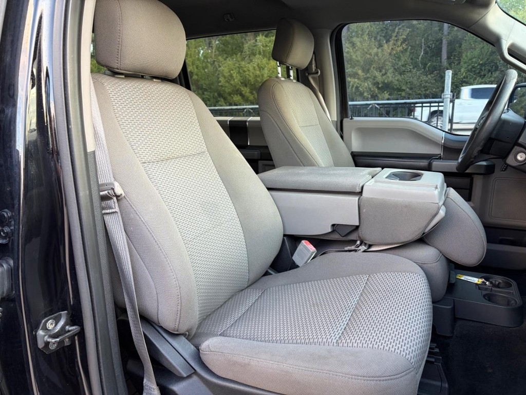 Ford F-150 Vehicle Full-screen Gallery Image 13