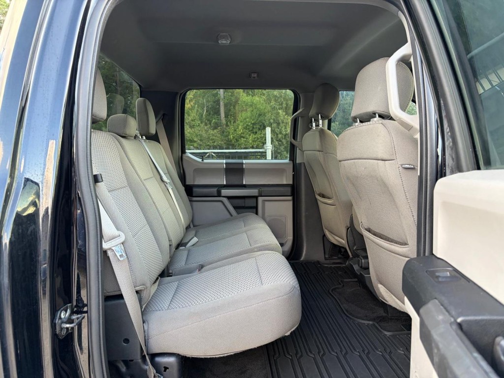 Ford F-150 Vehicle Full-screen Gallery Image 15