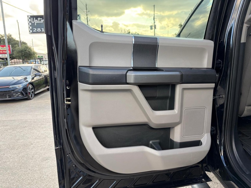 Ford F-150 Vehicle Full-screen Gallery Image 18