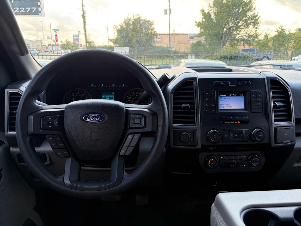 Ford F-150 Vehicle Full-screen Gallery Image 19
