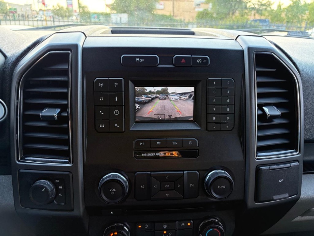 Ford F-150 Vehicle Full-screen Gallery Image 22