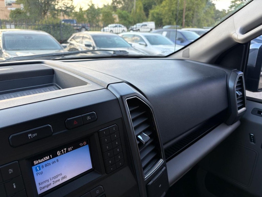 Ford F-150 Vehicle Full-screen Gallery Image 23