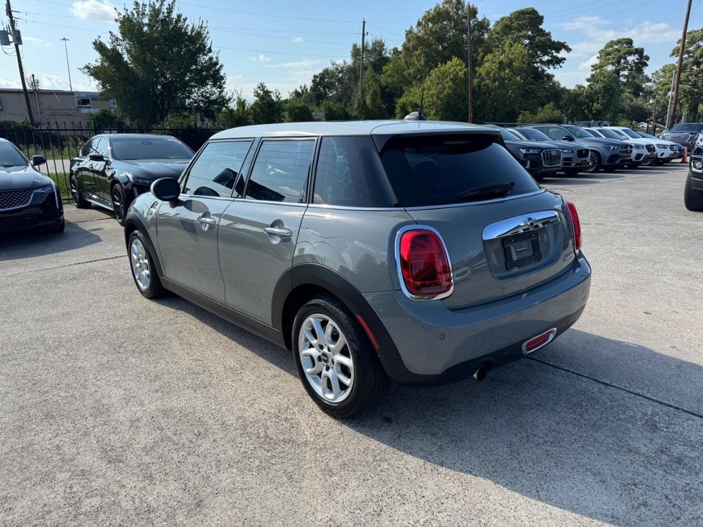 MINI Hardtop 4 Door Vehicle Full-screen Gallery Image 08
