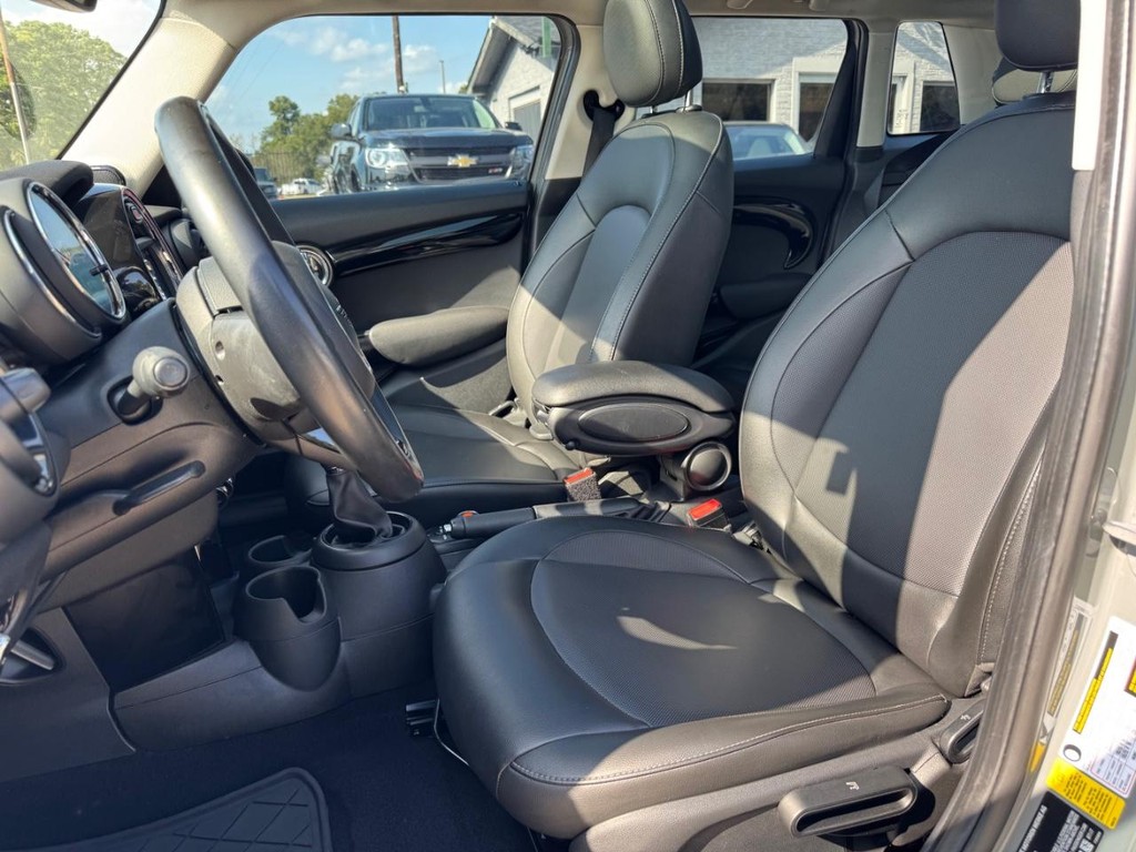 MINI Hardtop 4 Door Vehicle Full-screen Gallery Image 11