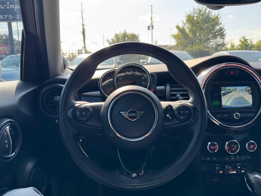 MINI Hardtop 4 Door Vehicle Full-screen Gallery Image 20