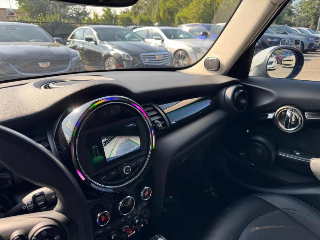 MINI Hardtop 4 Door Vehicle Full-screen Gallery Image 24