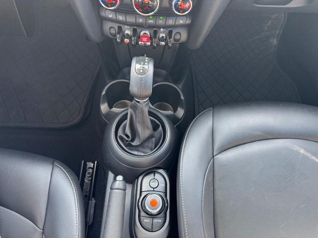 MINI Hardtop 4 Door Vehicle Full-screen Gallery Image 25