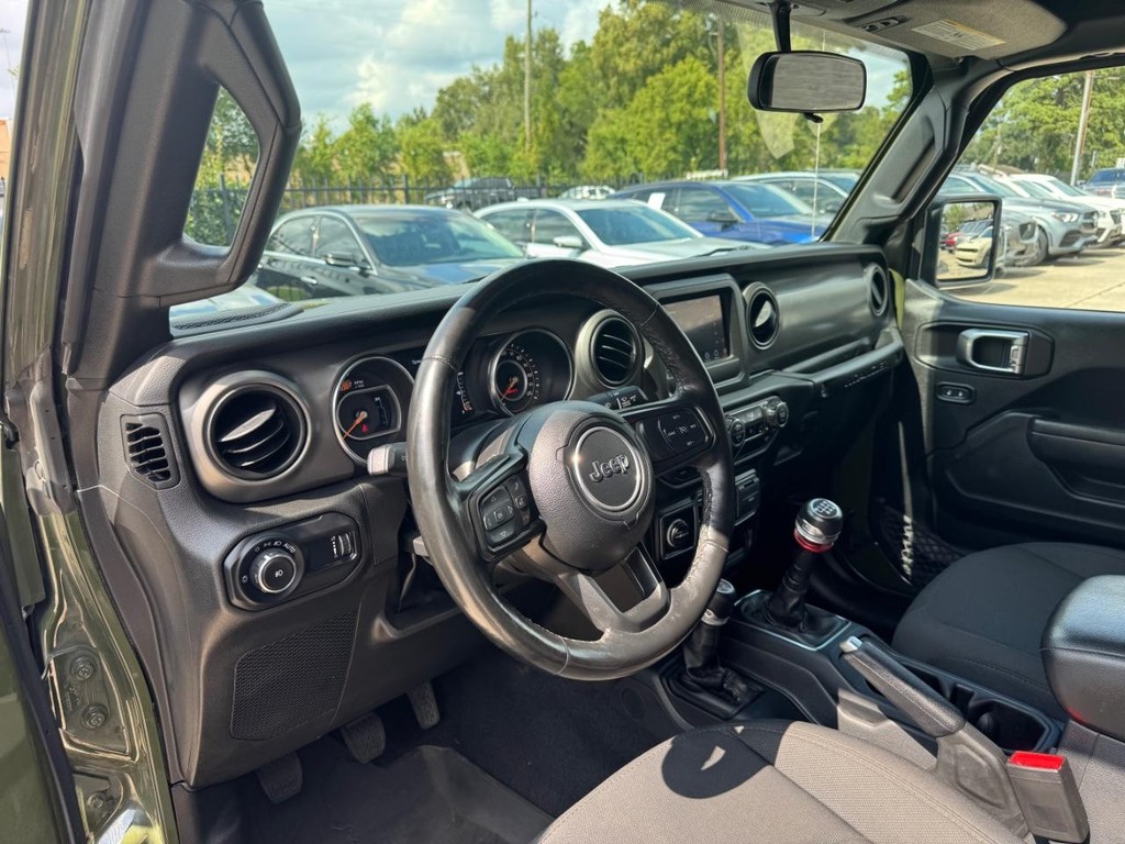 Jeep Wrangler Vehicle Full-screen Gallery Image 10