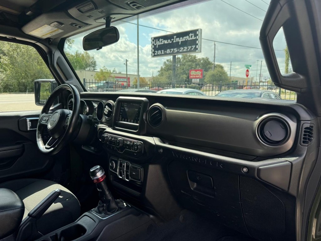 Jeep Wrangler Vehicle Full-screen Gallery Image 13