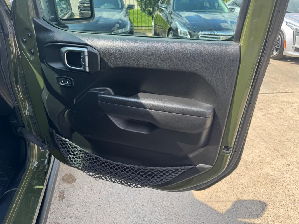 Jeep Wrangler Vehicle Full-screen Gallery Image 15
