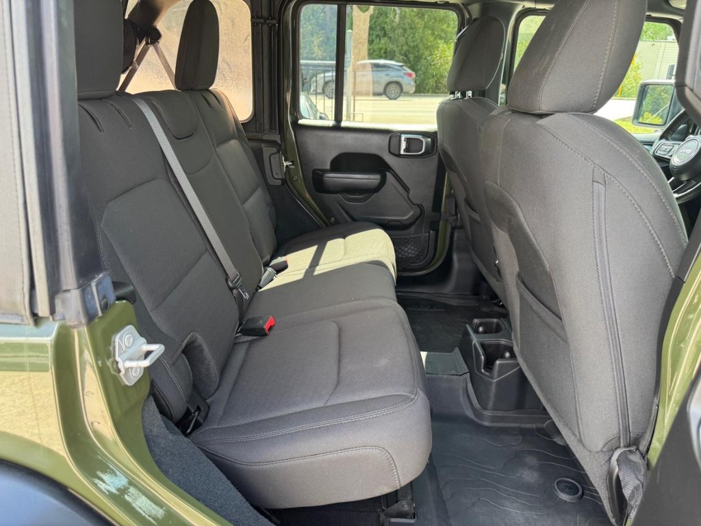 Jeep Wrangler Vehicle Full-screen Gallery Image 16