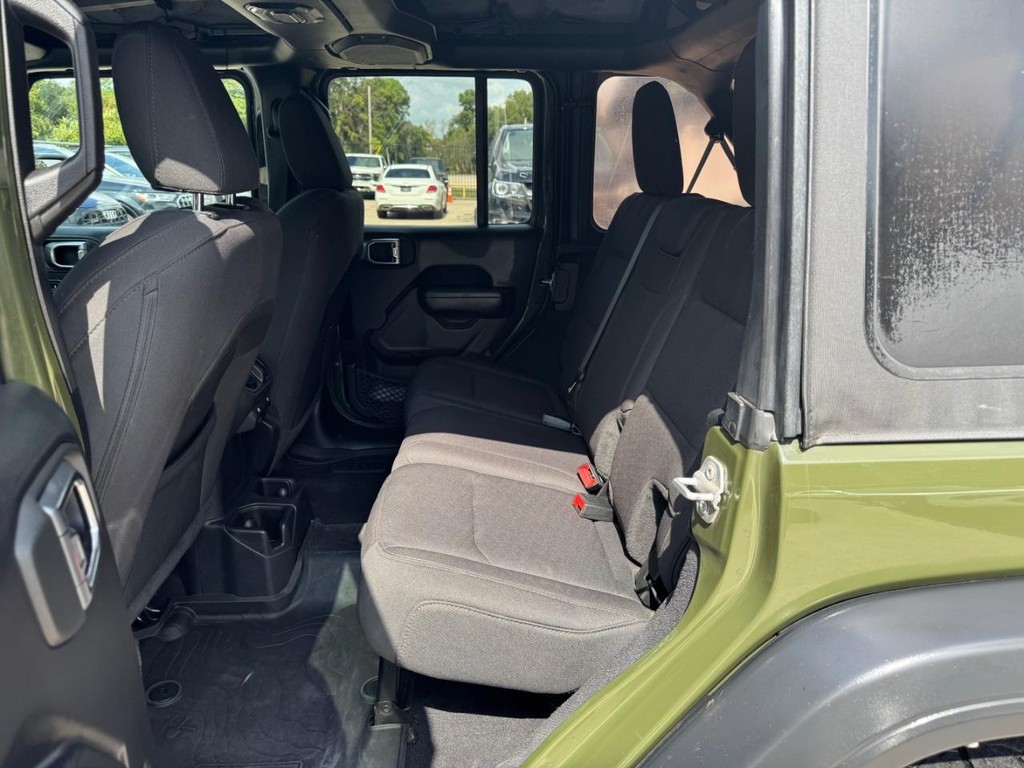 Jeep Wrangler Vehicle Full-screen Gallery Image 18