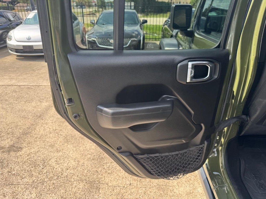Jeep Wrangler Vehicle Full-screen Gallery Image 19