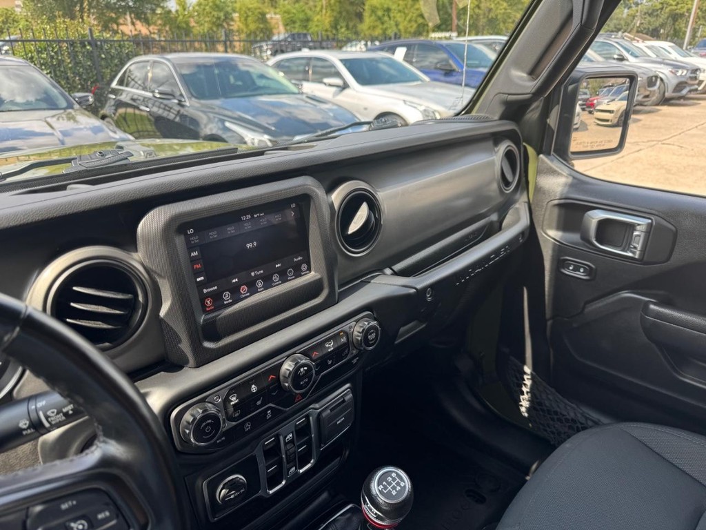 Jeep Wrangler Vehicle Full-screen Gallery Image 22