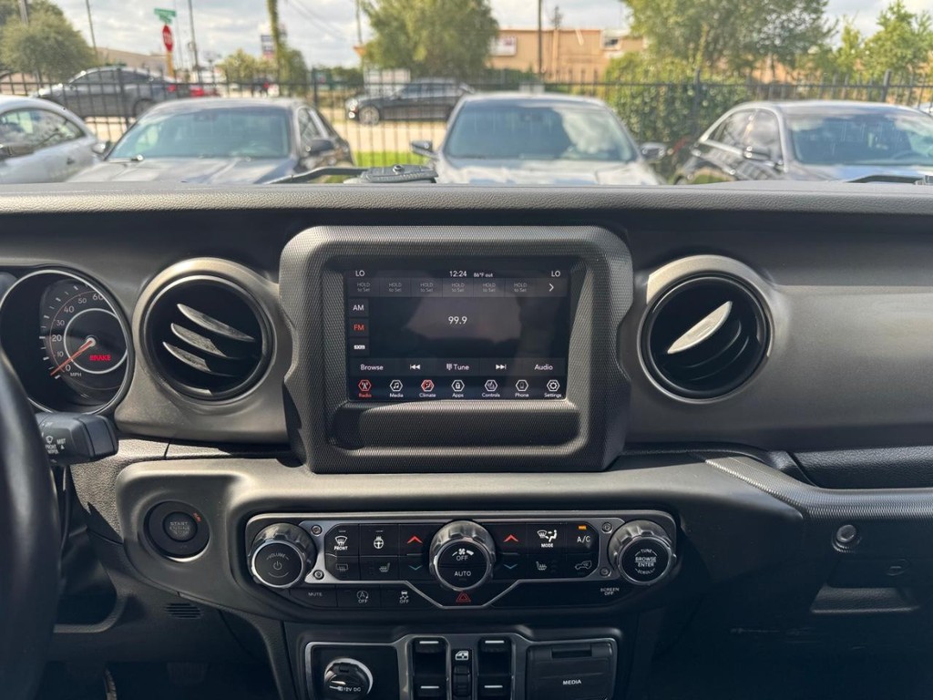 Jeep Wrangler Vehicle Full-screen Gallery Image 24