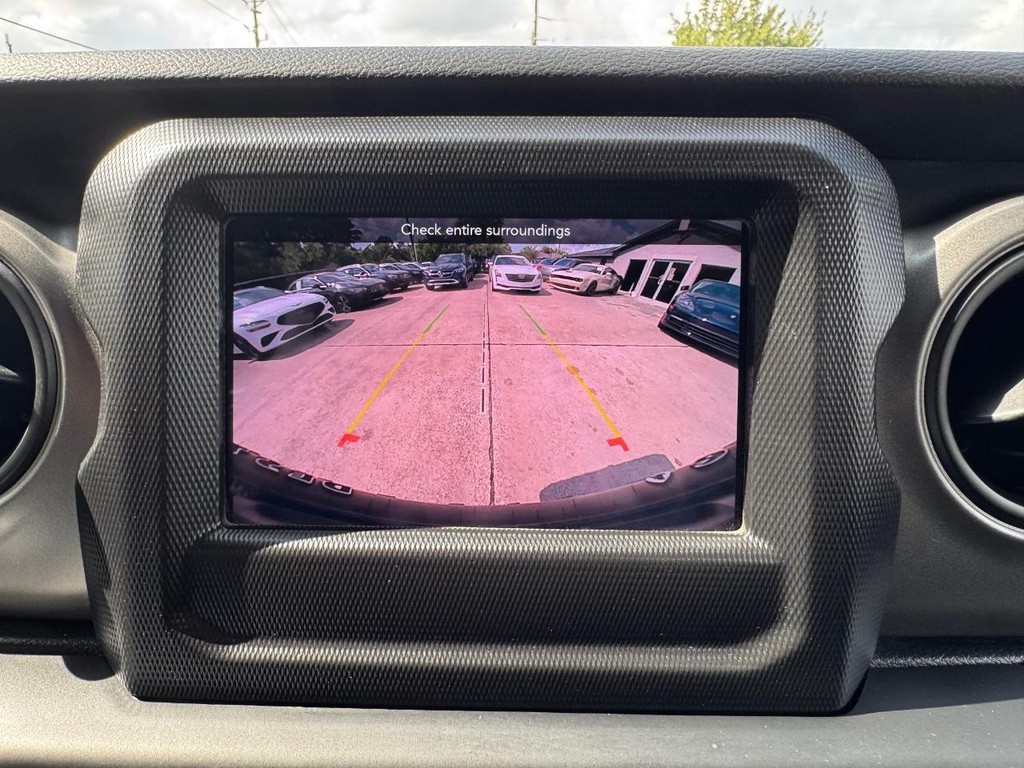 Jeep Wrangler Vehicle Full-screen Gallery Image 25