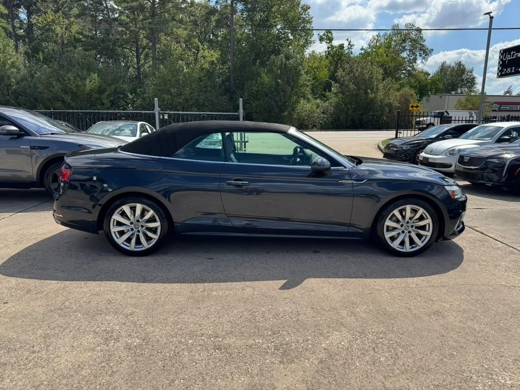 Audi A5 Cabriolet Vehicle Full-screen Gallery Image 09