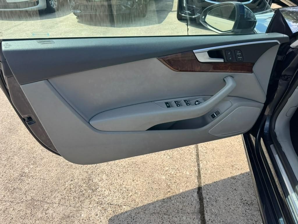 Audi A5 Cabriolet Vehicle Full-screen Gallery Image 21